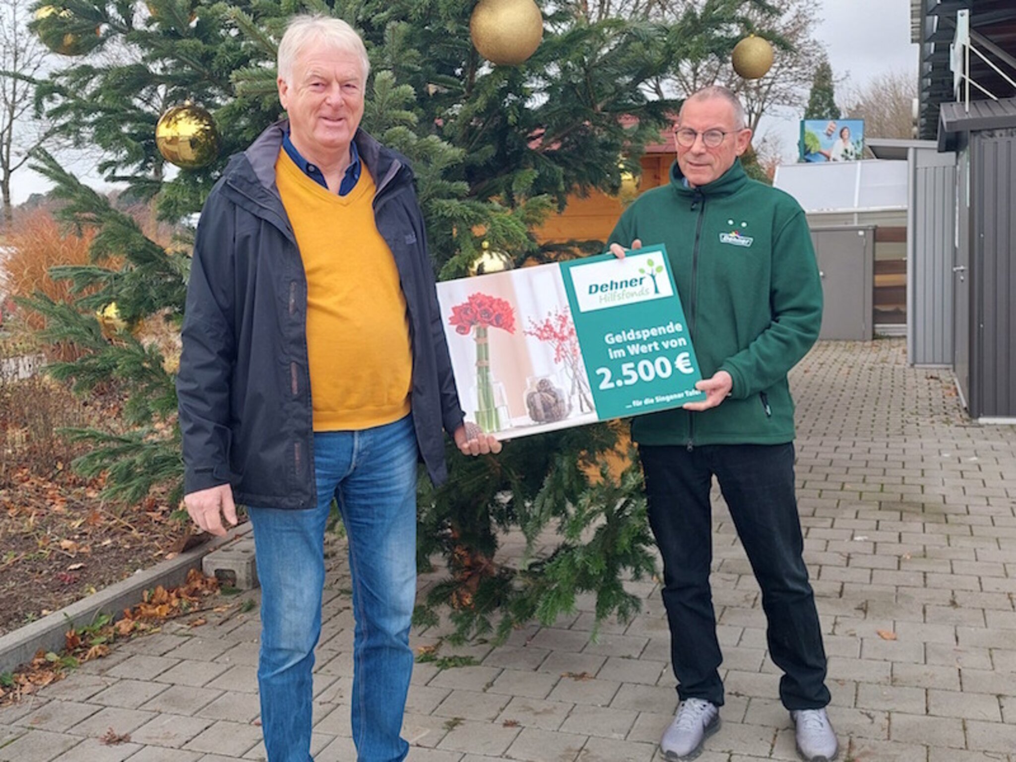 Dehner Hilfsfonds spendet 2.500 Euro Zustupf für die Singener Tafel