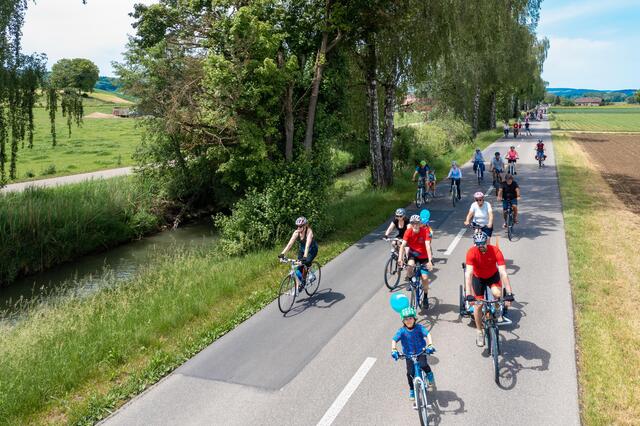 Eine Szene zwischen Buch und Ramsen an der Biber bei der fröhlichen Ausfahrt. | Foto: SlowUP/Mike Kessler