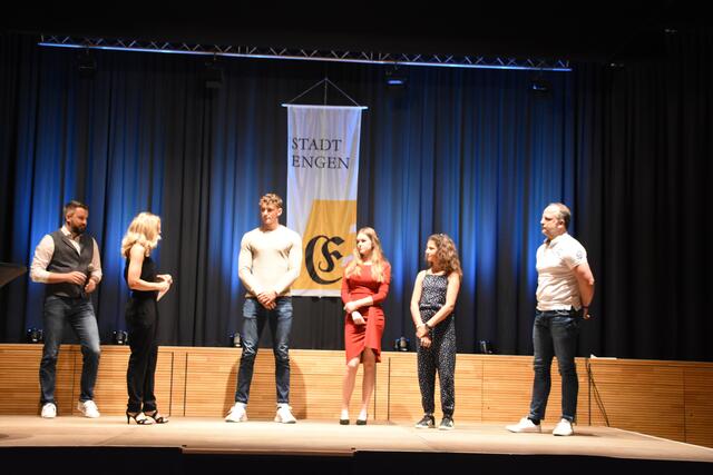 Vom Kristis Fight Club von rechts: Trainer Kristijan Balja mit seinen Trainees Ilayda Afsar, Lavinnja Johler und Domenic Vesper. | Foto: ak