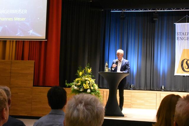 Engens Bürgermeister Johannes Moser bei seiner Eröffnungsrede. | Foto: ak