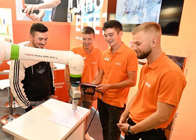 Der Roboter war ein "Star" auf der Messe. | Foto: Michael Kienzler