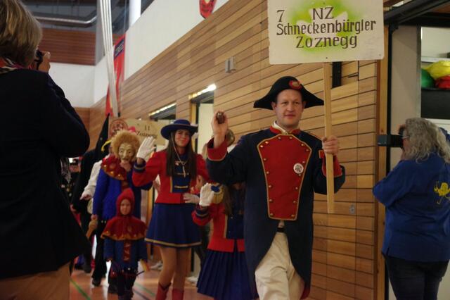 Die gastgebende Schneckenbürgler-Zunft als Gastgeber des Gesamtkonvents  stellte sich mit ihren Figuren vor. | Foto: Fiedler
