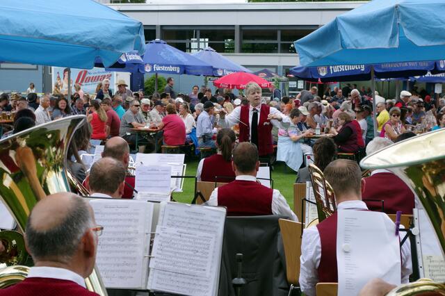 Beim Frühlingsfest in Friedingen waren spielfähige Kapellen noch Mangelware, die Besucher keinesfalls.