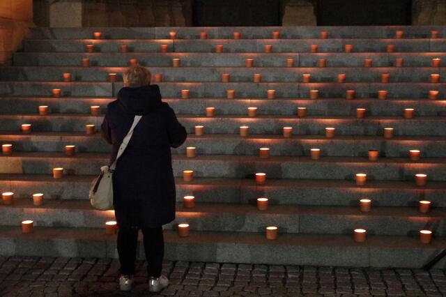 Mahnwache vor der Herz-Jesu-Kirche in Singen. | Foto: Oliver Fiedler
