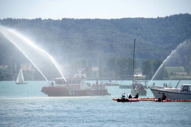 Auch wieder volles Format beim Radolfzeller Hausherrenfest – hier bei der Schauübung der Rettungsorganisationen auf dem Zeller See.