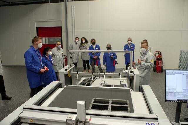 Vorstellung einer weitgehend robotisierten Fertigung bei BCS in Radolfzell.