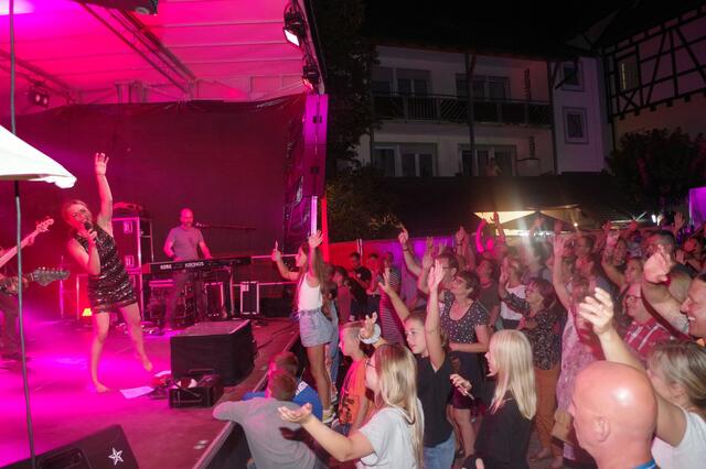Das hatte auch vielen gefehlt: die große Sause zum Schweizer Feiertag als Stadtfest, vom Morgen bis in die Nacht – wie hier auf dem Gustav-Hammer-Platz.