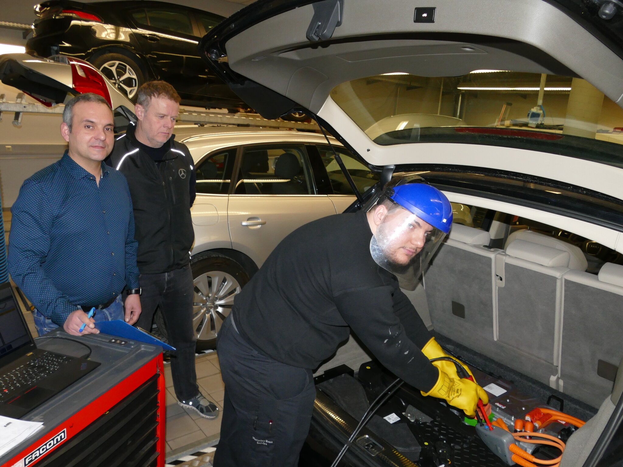 Auto & Motorrad Reis - Werkstatt & Kfz-handel Kfz-Gewerbe Bodensee-Hochrhein-Schwarzwald: Gesellenprüfungen unter