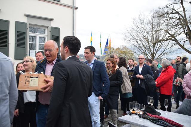 Auch der Ansturm zur Gratulation war groß unter den Gästen. | Foto: Anja Kurz