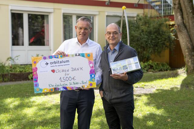Business Unit Manager von Orbitalum, Andreas Lier, mit dem Leiter des Kinderheims, Jürgen Napel. | Foto: Carlo Prina, Orbitalum Tools GmbH