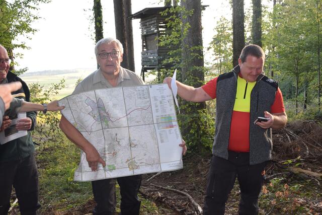 Arbeitsmittel der Förster "damals"...
In der Bildmitte: Thomas Hertrich, rechts Markus König | Foto: Anja Kurz