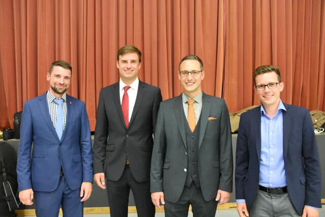 Florian Zindeler zusammen mit Stefan Friedrich, Landrat Zeno Danner und dem neu gewählten Präsidenten des Gemeindetags Baden-Württemberg, Benjamin Mors. | Foto: Philipp Findling
