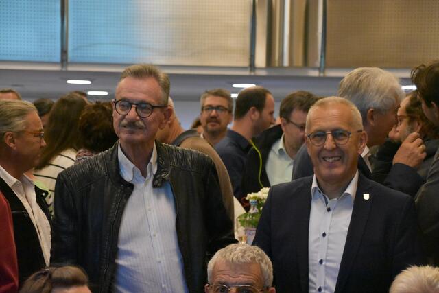 Siegfried Endres, Vorsitzender des VfR Stockach und Aachs Stadtoberhaupt Manfred Ossola. | Foto: Philipp Findling