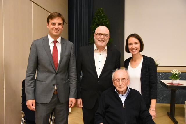 Landrat Zeno Danner, Rainer Stolz, Susen Katter und Franz Ziwey.  | Foto: Philipp Findling