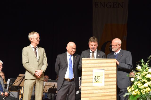 Auch die drei Bürgermeister der Partnerstädte (von links), aus Pannonhalma Vas Gábor, aus Moneglia Claudio Magro und aus Trilport Jean-Michel Morer, waren zur Verabschiedung Mosers angereist. | Foto: Anja Kurz