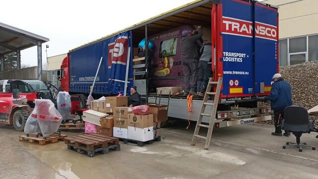 Sogar ein Lieferwagen fand im Auflieger der Firma Transco Platz. | Foto: Ukrainehilfe Mühlingen