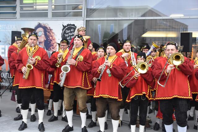 ...der Narrenmusik... | Foto: Philipp Findling