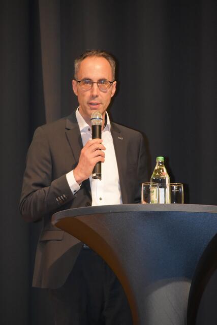 Bürgermeister Frank Harsch betonte in seiner Ansprache die große Bedeutung des Sports für die Stadt.  | Foto: Philipp Findling