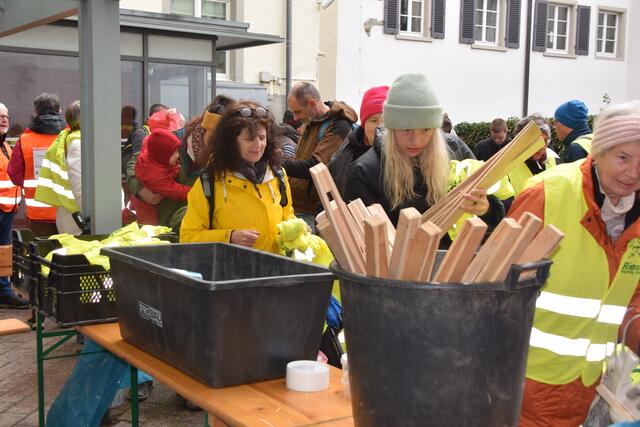 Materialausgabe im Innenhof des Radolfzeller Rathauses | Foto: Anja Kurz