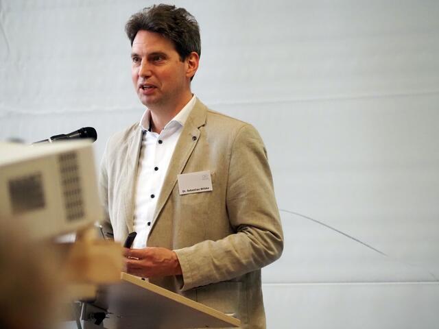 Dr. Sebastian Wüske stellte in seinem Beitrag die Kriterien für die Grundlage der Planung vor.