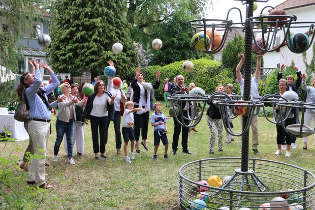 Der große, im Jahr 2000 zur Landesgartenschau gehörende Korb-Turm, steht seit einigen Jahren im Garten der Galerie Vayhinger. | Foto: Galerie Vayhinger
