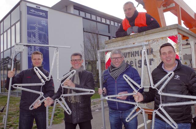 Die seit 2001 in Zusammenarbeit mit der Thüga Energie im Industriegebiet aufgehängten Weihnachtssterne sind seither ein eindrucksvoller Beweis für die schnelle Entscheidungskraft der iG Singen Süd. | Foto: Oliver Fiedler/Archiv
