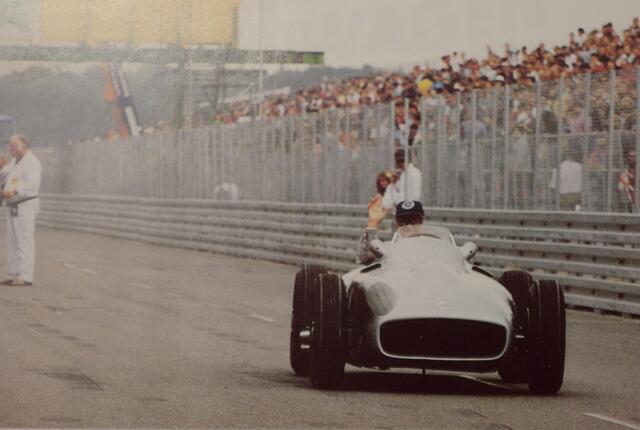 Legendär bei den Rennläufen auf dem Alemannenring war auch die Showfahrt auf einem Original Mercedes-Silberpfeil "W 196" mit Altstar Juan Manuel Fangio. | Foto: ADAC