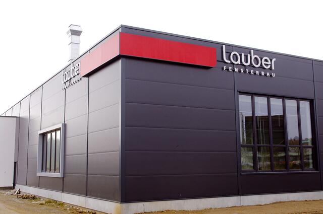 Das Unternehmen Fensterbau Lauber aus Überlingen am Ried war der Vorreiter am Standort Tiefenreute.  | Foto: Oliver Fiedler/Archiv