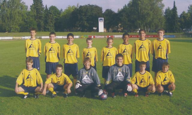 Auch Ex-Bundesliga-Profi Oliver Sorg (hinten stehend, 4. von rechts) war einst Jugendspieler des FC Singen. | Foto: Stadtarchiv Singen