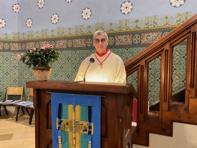 Simone Meisel, Katholische Gemeindereferentin in Hilzingen, hielt dieses Jahr die Eröffnungspredigt zur mittlerweile achten Singener Vesperkirche im Gotteshaus der Luthergemeinde. | Foto: Bernhard Grunewald