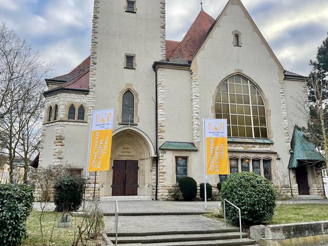Draußen frostige Kälte - drinnen Herzenswärme zum feierlichen Eröffnungsgottesdienst anlässlich der achten Singener Vesperkirche  | Foto: Bernhard Grunewald