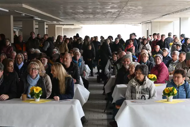 Die Feier zur Einweihung des Krone-Areals fand witterungsbedingt in der neuen Tiefgarage statt, die auch gut gefüllt war. | Foto: Tobias Lange