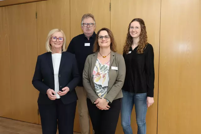 Zufriedene Mienen gab es am Ende des zweitägigen Audits im Rahmen der RehaSpect-Rezertifizierung bei (v.l.n.r.) Auditorin Erika Sell, Auditor Dr. Friedrich Freitag, HJW-Qualitätsmanagerin Nadine Kellerund HJW-Qualitätsmanagerin Nicole Bader. | Foto: Andrea Jagode