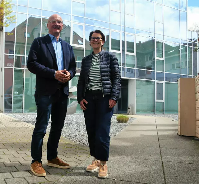 Wilfried Trah (links) und Claudia Kessler-Franzen von Singen aktiv freuen sich auf viele Begegnungen am Verkaufsoffenen Sonntag am 4. Mai. | Foto: Archiv/Findling