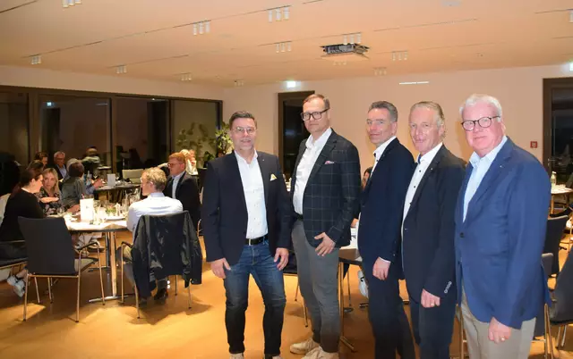 Der Vorstand des Lions Club Radolfzell-Singen beim offiziellen Clubabend im April. Von links Past-Präsident Thomas Kleinstück, Schatzmeister Adrian Seger,  Leiter des Activity-Ausschusses Michael Sommer, Clubpräsident Andre Ullmann und Sekretär und Webmaster Michael Kowalski. | Foto: Sebastian Ridder