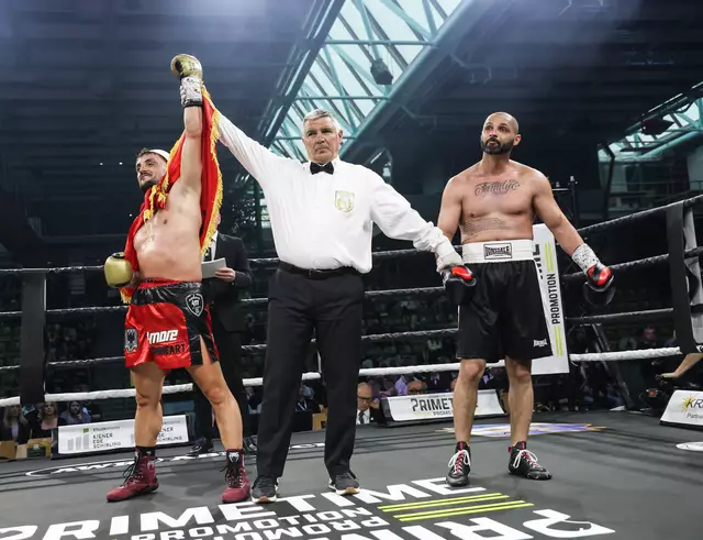 Vor ausverkaufter Kulisse im Glaspalast Sindelfingen hat Loni „Lionheart“ Gashi vom Thai-Box Club Singen kürzlich sein Profibox-Debüt eindrucksvoll gewonnen. | Foto: Torsten Helmke