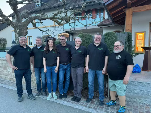 Der neue Vorstand der Siedlergemeinschaft Bietingen: Darius Pechta (von links), Herbert Weber, Nicole Fahr, Dirk Krause, Helmut Eiternick, Alexander Sauter und Erich Feißt. | Foto: Siedlergemeinschaft Bietingen