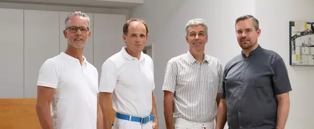 Die Praxiseigentümer auf einem Bild (v.l):  Dr.med. Michael Räther, Johannes Schlemper, Dr. med. Heiko Schmitz und Dr. med. Florian Ohler. | Foto: Praxis für Orthopädie und Chirurgie
