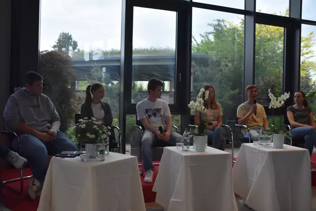 Die sechs Teilnehmenden HohenfelserInnen des Zukunftslabors (von links): Ludwig Brugger, Anna-Lena Han, Marius Groß, Alina Benkler, Lukas Moser und Ida Längle. | Foto: Philipp Findling