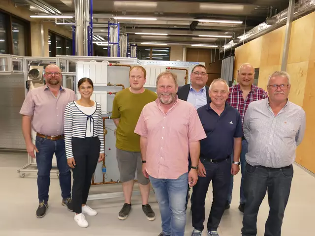 Der Vorstand der Innung, hinten von links: Timm Hänsler, Maria Bandel, David Oßwald, Ingo Arnold, Elmar Sättele, vorne von links: Martin Schäuble, Christian Klett und Friedbert Singler. | Foto: Sandra Bossenmaier / Kreishandwerkerschaft Westlicher Bodensee