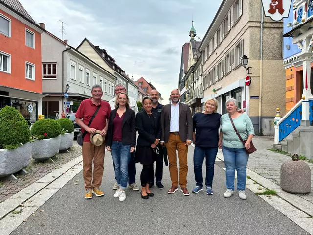 Helmut Lempp (Bürgerstiftung), Frank Dei (Stadtjugendpflege), Susanne Baser (Kulturzentrum), Corinna Burggaier (Leiterin Amt für Kultur und Stadtmarketing), Wolfgang Kammerlander (Bürgerstiftung), Jochen Lienhart (Volksbank Überlingen), Anne Rhiemeier und Ute Kohlmann (Kulturbrücke) freuen sich auf die Neuauflage am 13. September. | Foto: Tanja Ferrari/Stadt Stockach