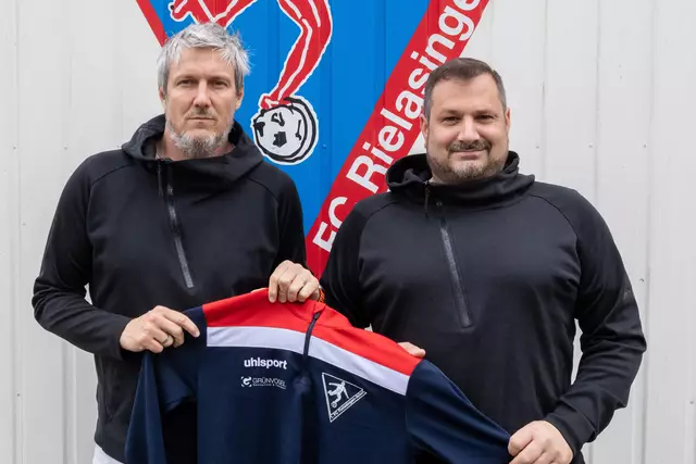 Michael Schilling übernimmt am 1. Juli nach drei Jahren wieder das Trainer-Ruder beim 1. FC Rielasingen-Arlen. Rechts neben ihm Co-Trainer Björn Winter. | Foto: Werner Spang/1. FC Rielasingen-Arlen
