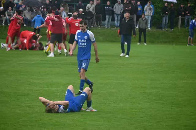 Trotz klarer Spielüberlegenheit geht der FC Radolfzell nach dem letzten Spieltag im Aufstiegsrennen leer aus.  | Foto: Philipp Findling
