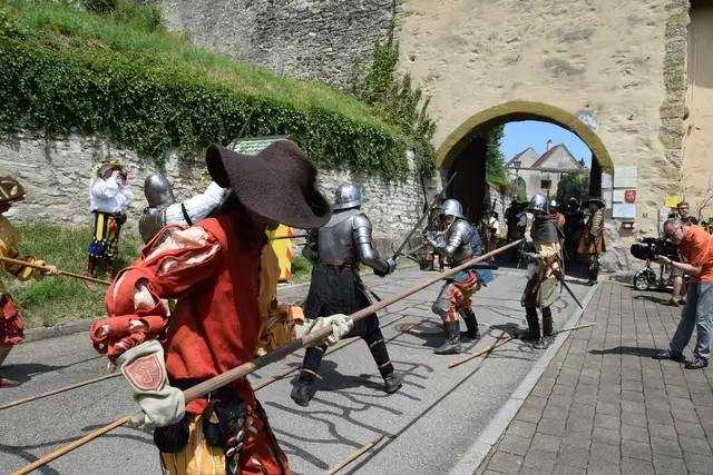 Passend zum  500. Jahrestag der  Erstürmung der Altstadt wird die historische Erstürmung der Stadt Aach nachgestellt. | Foto: Stadt Aach