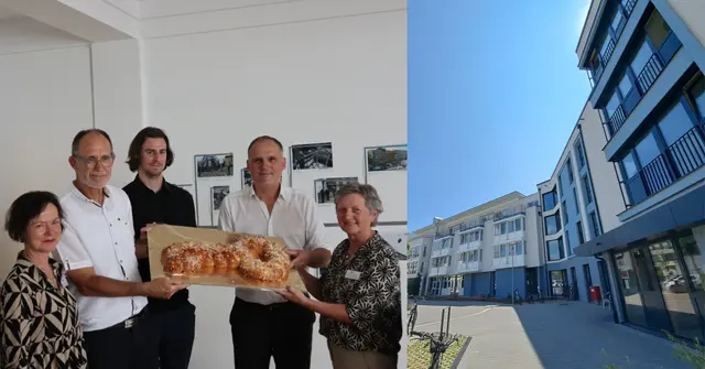 Eine etwas andere Schlüsselübergabe. Die Architekten übergeben den symbolischen Schlüssel mit dem Vorsitzenden des Trägervereins St. Verenaan die beiden Leiterinnen des Pflegezentrums. Von links: die stellvertretende Leiterin Vera Zinsmayer-Keller, der Vorsitzende des Trägervereins Jürgen Stockmann, die Architekten Daniel Stahl und Henning Voll sowie die Leiterin des Pfelgezentrums Gisela Meßmer. | Foto: Sebastian Ridder 