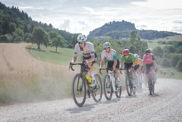 Eine atemberaubende Kulisse sowie ein hochklassiges Teilnehmerfeld bot auch dieses Jahr wieder das Hegau Gravel Race in Singen.  | Foto: Sportograf