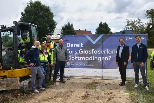 Die Beteiligten des Projekts sind endlich bereit für den Glasfaserausbau in Gottmadingen.  | Foto: Philipp Findling