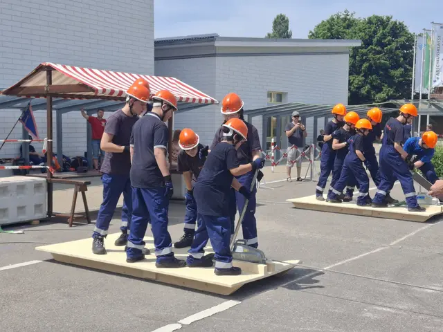 In den Proben bereiten sich die Jugendlichen der Gailinger Feuerwehr auf Wettbewerbe, Abzeichen und ultimativ auch auf den aktiven Dienst vor. Bei allem Ernst, der mit dem Ehrenamt Feuerwehr verbunden ist: Auch Spaß hat bei der Jugendfeuerwehr einen hohen Stellenwert. | Foto: Freiwillige Feuerwehr Gailingen