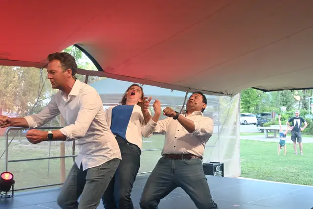 Unterhaltsam wie auch tiefgründig wurde mit dem Impro-Theater Konstanz auf 150 Jahre TV Radolfzell zurückgeblickt.  | Foto: Philipp Findling