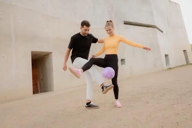 Das Freestyle-Duo "Aguśka und Patrick" zeigen am Jubiläumsfest, , dass es beim Fußball auch um mehr gehen kann, als das Runde in das Eckige zu bekommen. | Foto: swb-Bild: David Schultheiß